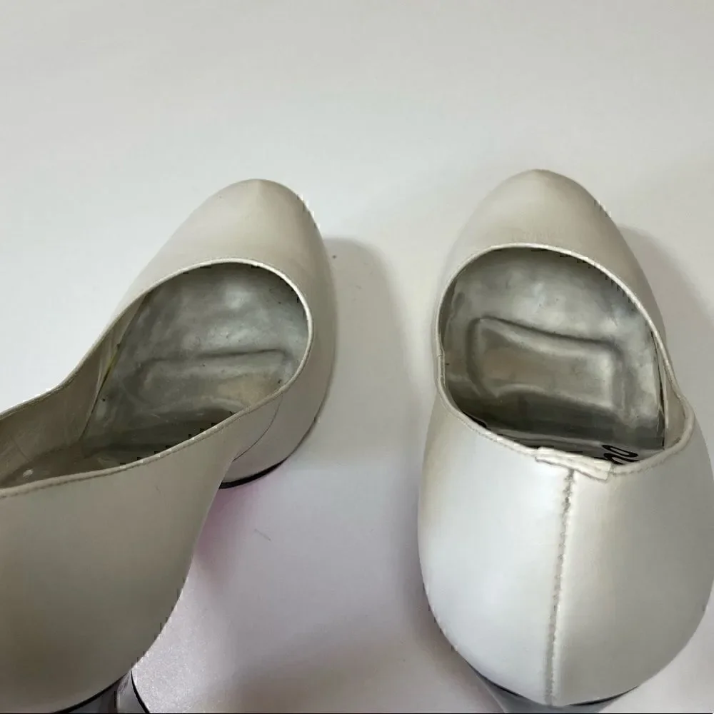 LUCHO off white platform almond toe pumps $350 womens size 6